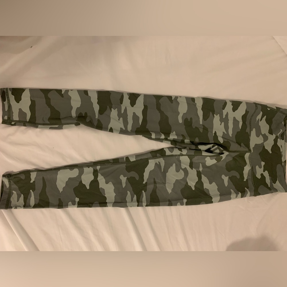 Aerie Camo Full Length Leggings // size small
